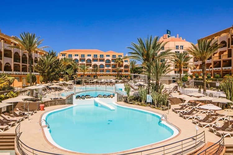 Pool and sun terraces at Mirador Maspalomas by Dunas